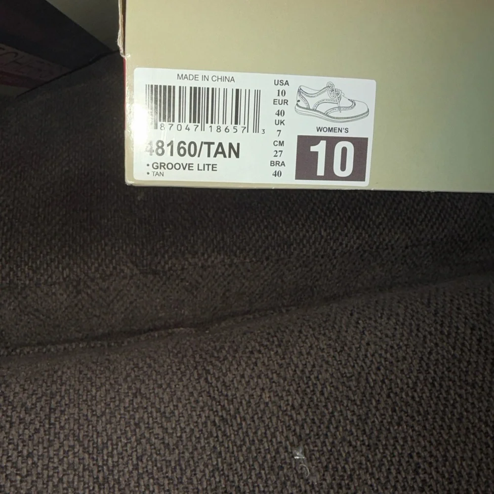 Skechers Tan Suede Oxfords women size 10 - Picture 5 of 5